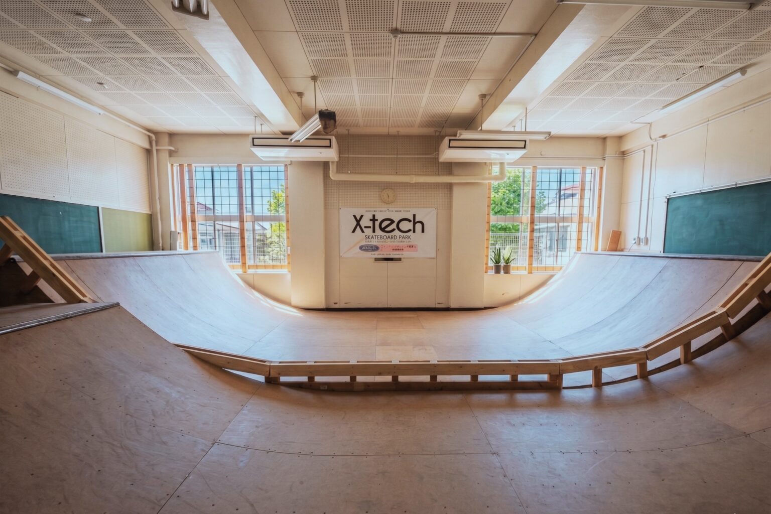 X-TECH SKATEBOARDING パーク内観