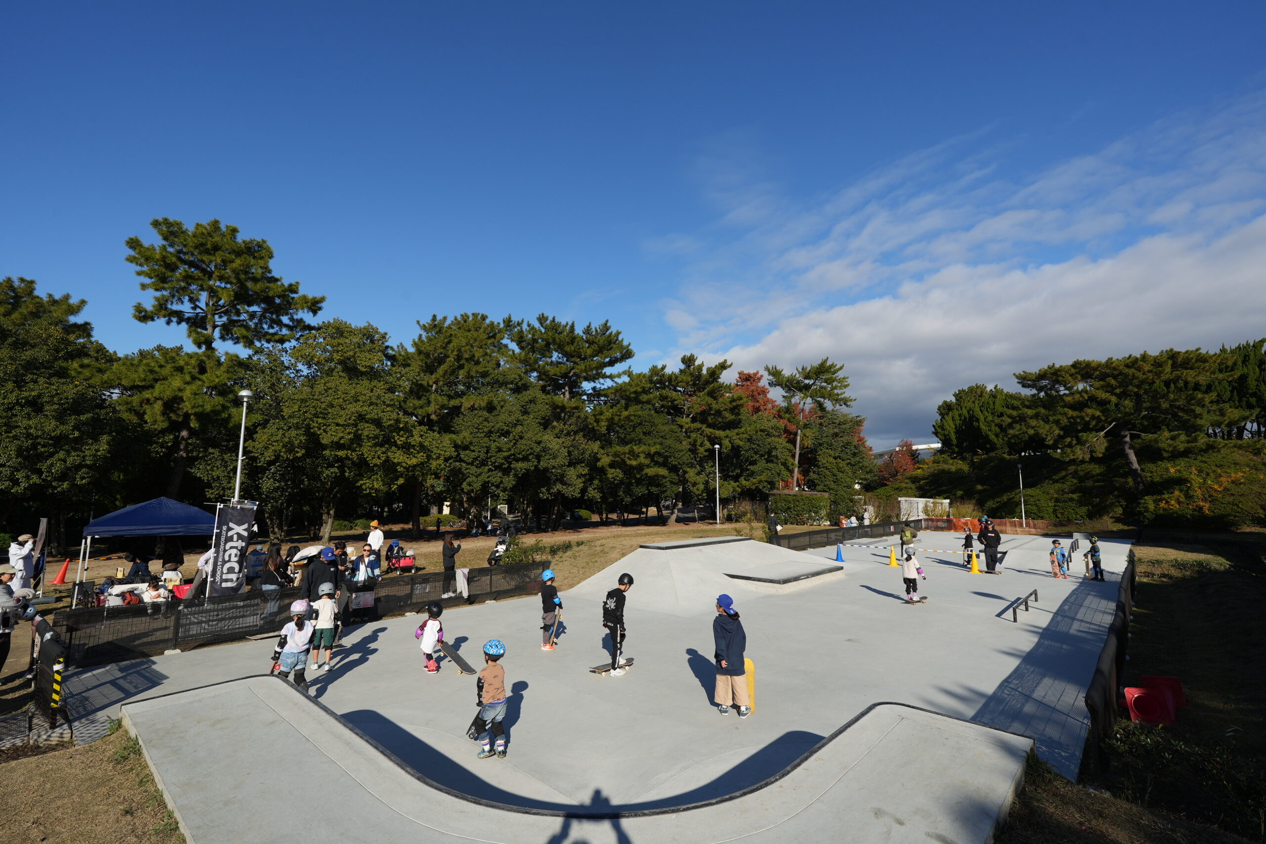 服部緑地スケートボードパークでのスクール風景